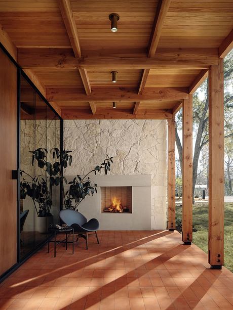 Courtyard + Connector Residence: Porch-To-Pool Living in Austin, Texas - 8