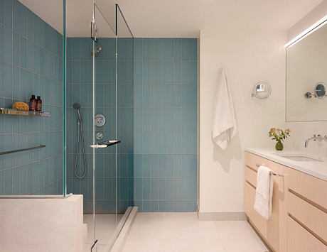 Un Plaza Apartment In Manhattan Frames Light, Art, And River Life - 10