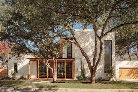 Courtyard + Connector Residence: Porch-To-Pool Living in Austin, Texas - 10