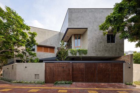 Phan Rang House – Hidden yard: Concrete Refuge For Coastal Heat Living - 1
