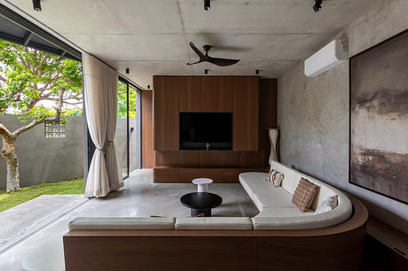 Phan Rang House – Hidden yard: Concrete Refuge For Coastal Heat Living - 3