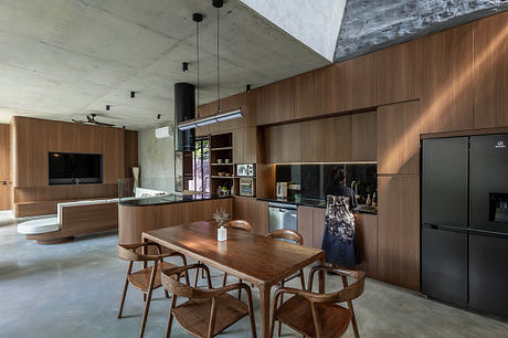 Phan Rang House – Hidden yard: Concrete Refuge For Coastal Heat Living - 4