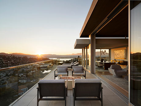 Lagoon View: Open Plan Living Framed by Bay Vistas - 10