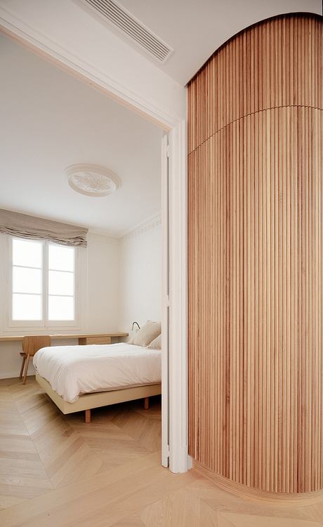 Long Flat — An Oak-Lined Barcelona Hideaway For Future Retirement - 5