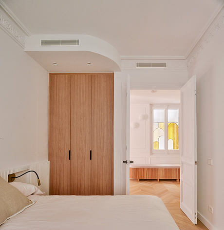 Long Flat — An Oak-Lined Barcelona Hideaway For Future Retirement - 6