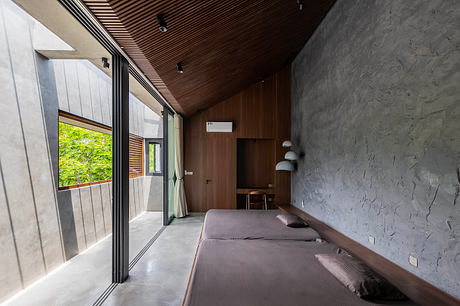 Phan Rang House – Hidden yard: Concrete Refuge For Coastal Heat Living - 7