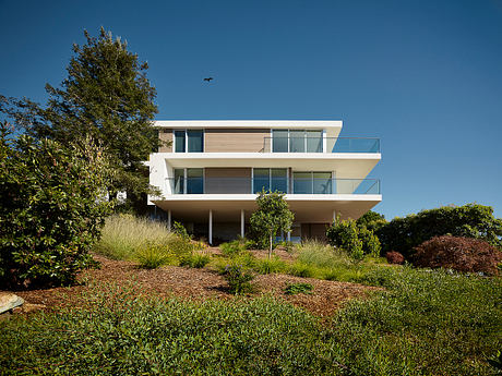 Lagoon View: Open Plan Living Framed by Bay Vistas - 13