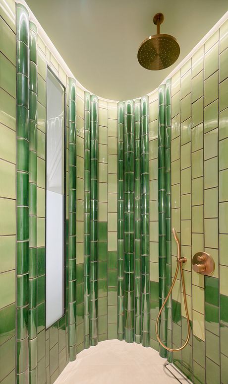 Long Flat — An Oak-Lined Barcelona Hideaway For Future Retirement - 10