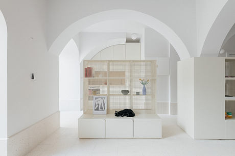 Barão Sabrosa Apartment: Filled Lisbon Retreat Under Historic Arches - 1