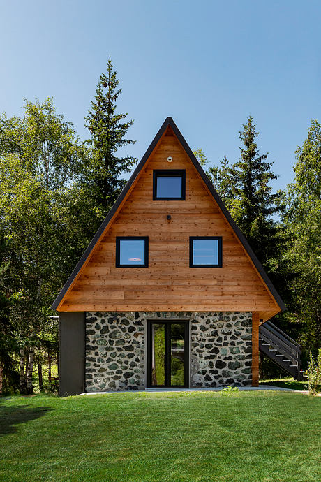Tir Longë: Nordic Cabin Warmth Above The Italian Alpine Forest Sky - 1