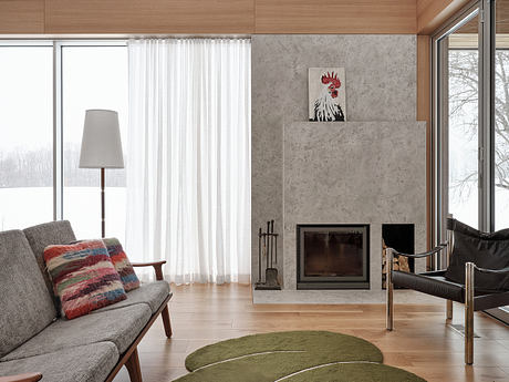 House on the Pond: Compact Lakeside Retreat - 2