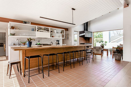 House Slabbert: Modern Alterations for a 1970s Family Home Life - 3