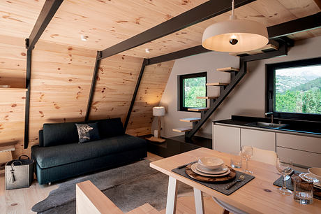 Tir Longë: Nordic Cabin Warmth Above The Italian Alpine Forest Sky - 3