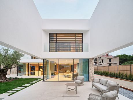 914 JS3 Reframes Coastal Living with Deep Porches and Pool Courtyard - 4