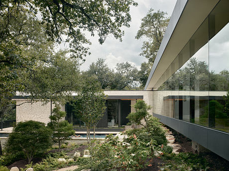 Westview Residence: Modern Courtyard House Rooted in Oak Woodland - 5