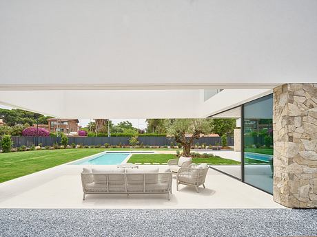 914 JS3 Reframes Coastal Living with Deep Porches and Pool Courtyard - 7