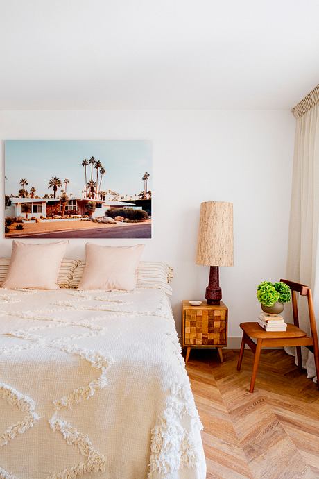 Casa Regino: Glass and Color Shape a Bright Burgos Apartment - 6