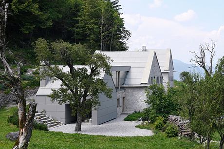 Mansion Lom: Karst Farm Becomes a Quiet Retreat for Eight Children - 6