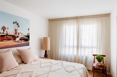 Casa Regino: Glass and Color Shape a Bright Burgos Apartment - 7