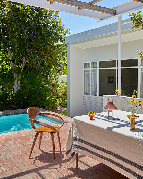 House Slabbert: Modern Alterations for a 1970s Family Home Life - 7