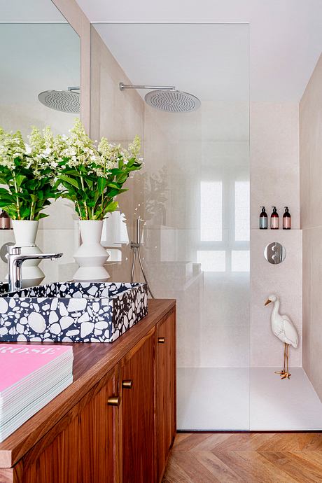 Casa Regino: Glass and Color Shape a Bright Burgos Apartment - 8