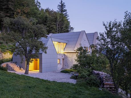 Mansion Lom: Karst Farm Becomes a Quiet Retreat for Eight Children - 8