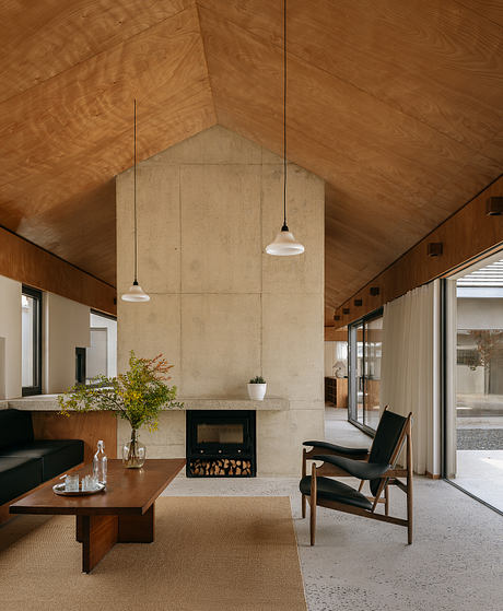 House of Cross Recasts Multi-Generational Living Around a Central Yard - 2