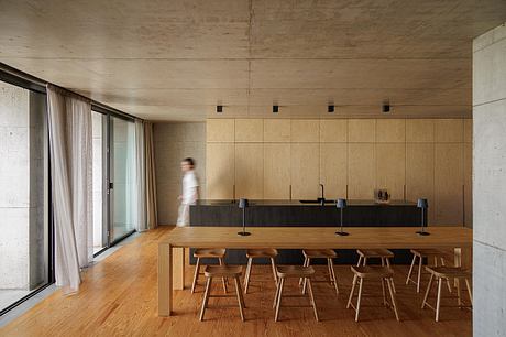 Casa da Rocha Quebrada: Concrete House on São Miguel Coast - 3