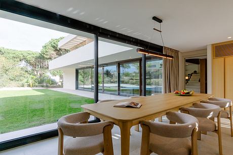 Casa Nau 64 Rewrites Courtyard Living — Between Pines And Lagoon Light - 3