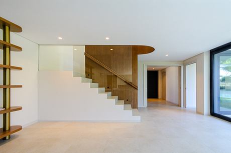 Casa Nau 64 Rewrites Courtyard Living — Between Pines And Lagoon Light - 5