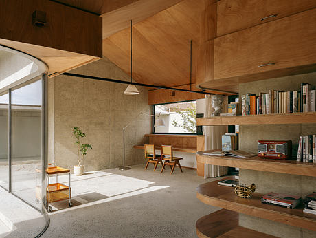 House of Cross Recasts Multi-Generational Living Around a Central Yard - 6