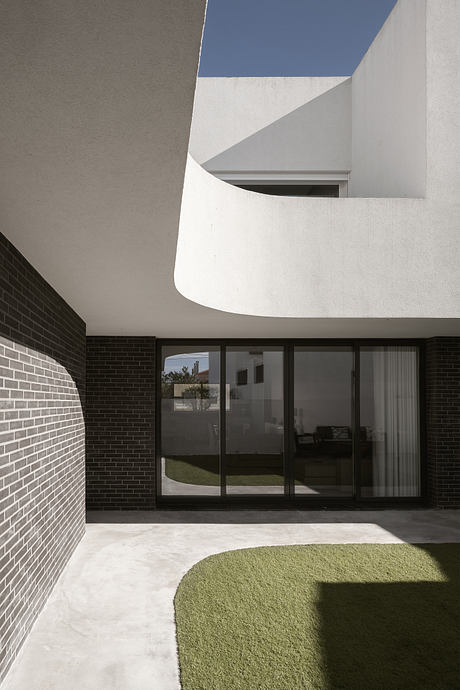 Pinhal Conde da Cunha House by Estúdio AMATAM - 6