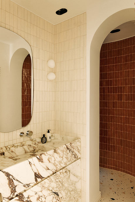 Tourville — Walnut, Marble, and Terrace Living Over École Militaire - 9