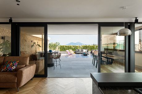 New retro’: Color and Light Shape a Vivid Neapolitan Home - 1