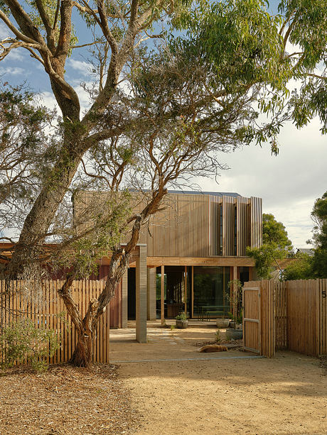 Point Lonsdale House by Field Office Architecture - 1