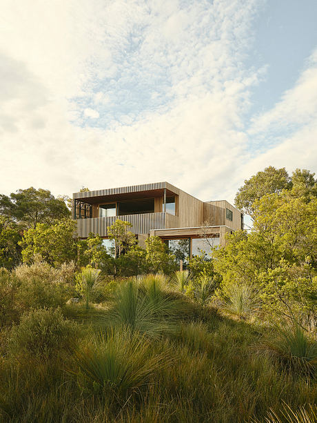 Point Lonsdale House by Field Office Architecture - 10