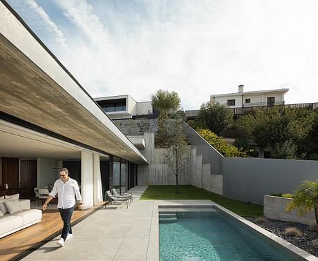 Casa A: Terraced Living on a Steep Urban Hillside in Braga - 7