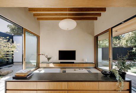 Cupertino Courtyard House Uses Courtyards to Shape Family Daily Life - 3