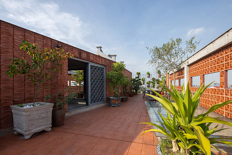 Flying Vegetation: Organizes Family Life Across Five Elevated Floors - 8
