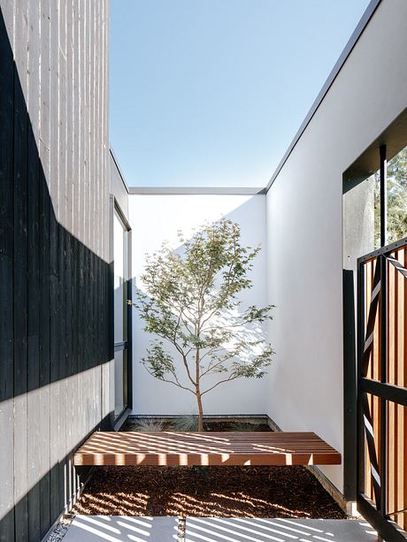 Cupertino Courtyard House Uses Courtyards to Shape Family Daily Life - 12