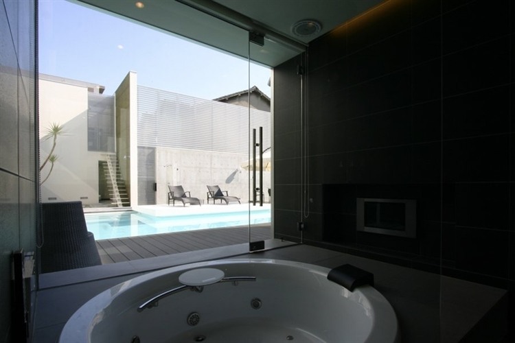 Vase Residence in Japan