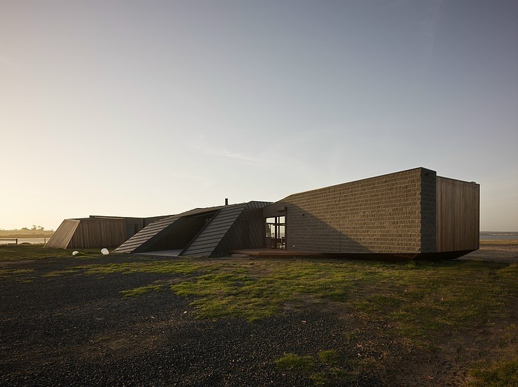 Beached House by BKK Architects