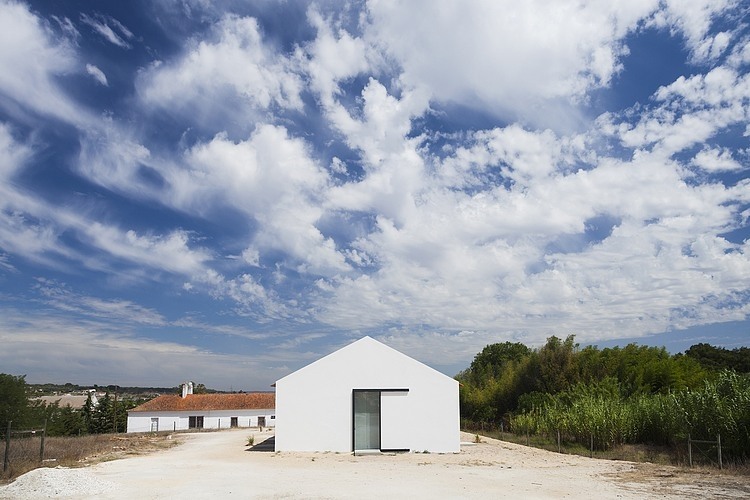 Sítio da Lezíria by Atelier Data