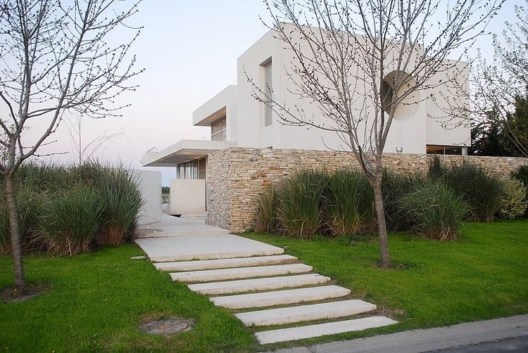 Agua House by Barrionuevo-Sierchuk