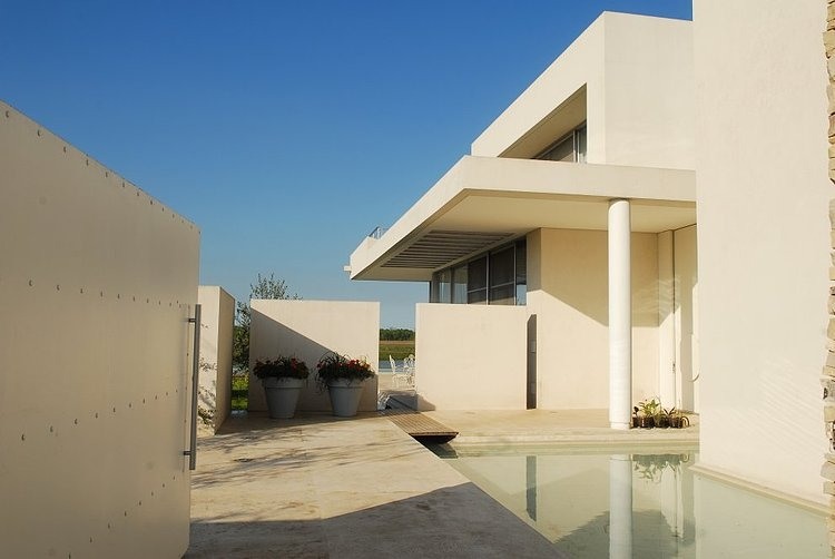 Agua House by Barrionuevo-Sierchuk
