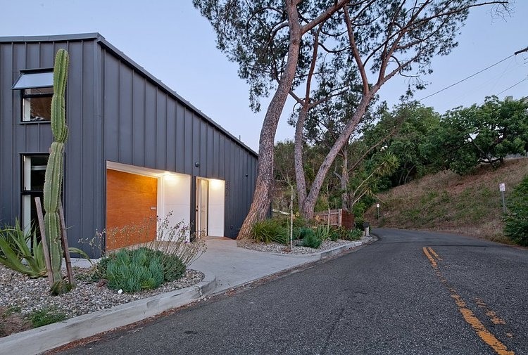 Big and Small House by Anonymous Architects