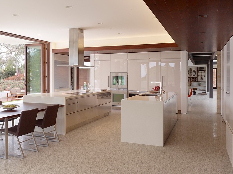 Modern Peninsula Estate by Lencioni Construction