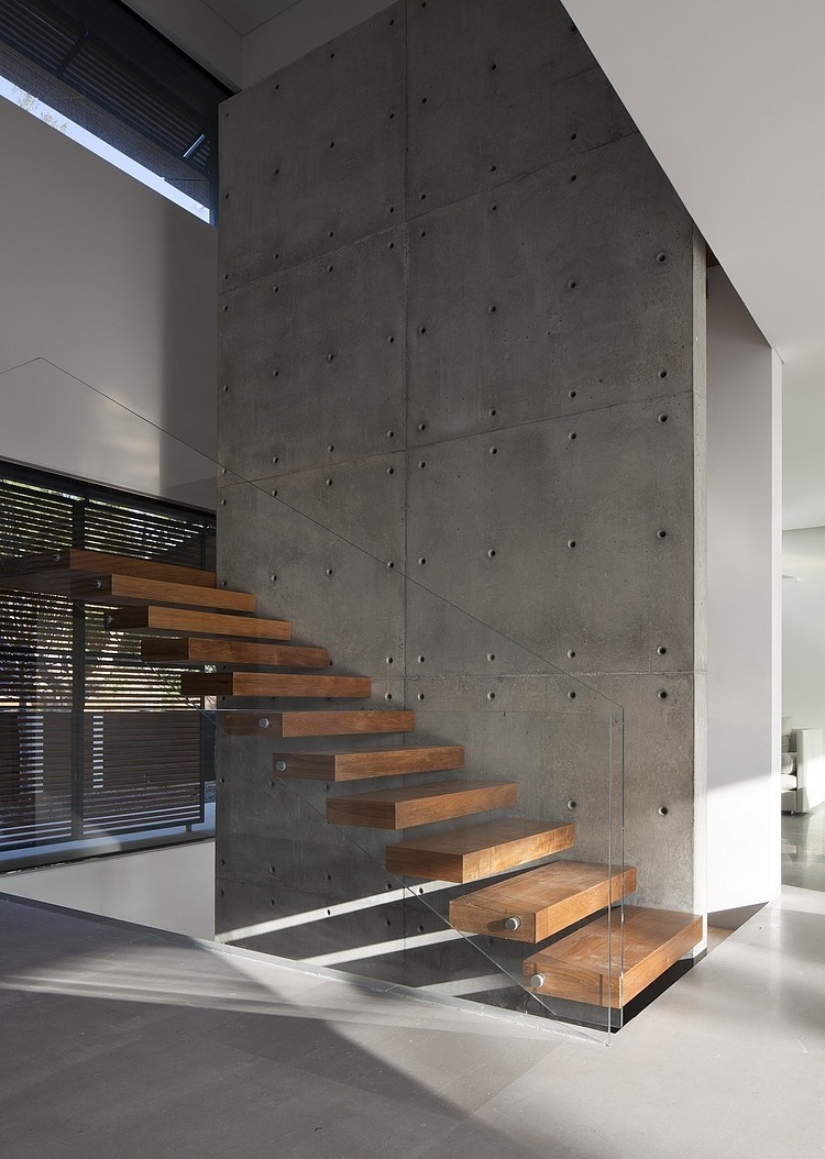 Kfar Shmaryahu House by Pitsou Kedem Architects