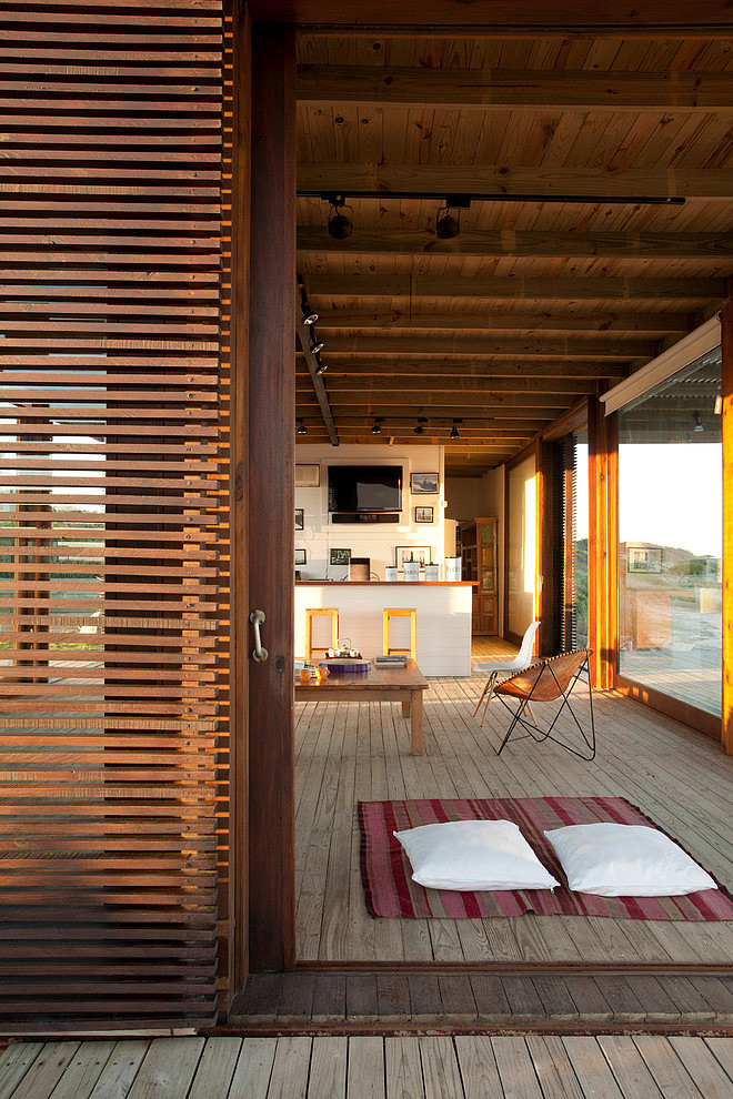 Beach House by Martin Gomez Arquitectos