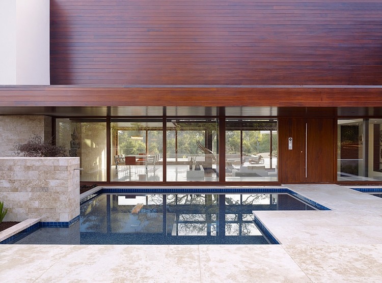 Modern Peninsula Estate by Lencioni Construction